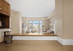 Luxury Downtown Kelowna Waterfront Condo
