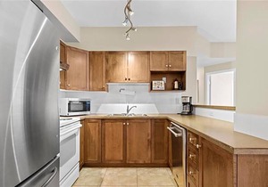 Luxury Downtown Kelowna Waterfront Condo