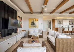 Luxury- HDM Condo + Concierge+Golf Cart