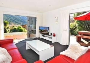 LUXURY HOLIDAY HOME ON QUEEN CHARLOTTE DRIVE