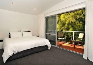 LUXURY HOLIDAY HOME ON QUEEN CHARLOTTE DRIVE