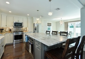 Luxury Home in Bonnet Shores 1/4 mile walk to Kelly Beach!