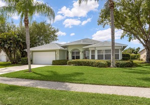 Luxury home with pool in Naples, FL, minutes from Downtown 5th Ave & Beaches