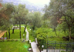 Luxury Apartment 4-7 persons in villa Liberty with olive trees and swimming pool, fine residential area above Santa Margherita Ligure