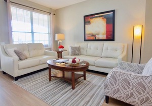 Luxury Lake View Delight Condo Near Pool and Parks NEW!