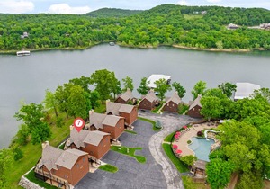 Luxury Lakefront Resort Chalet 7~2 Pools~FREE Amenities~Dock~Kayaks~Waterslide
