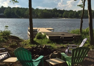 Luxury Lakefront Ski Chalet w/ year-round Hot Tub near Camelback