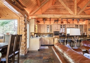 Luxury Log Cabin ~ with game room minutes away from Snow Summit Slopes