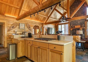 Luxury Log Cabin ~ with game room minutes away from Snow Summit Slopes