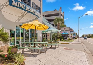 Luxury Oceanfront w/Breathtaking Views! Step 2 Beach. Free On Site Parking