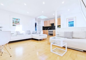 Luxury Penthouse Apartment in Charming Brackenbury Village, W6