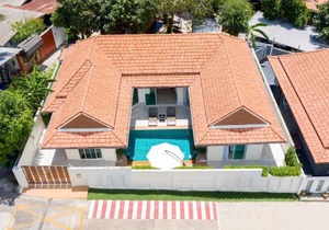 Luxury Pool Villa A14 3BR 6-8 Persons