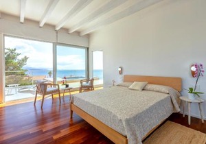 Luxury Seafront Villa with Rooftop Pool & Stunning Sea Views