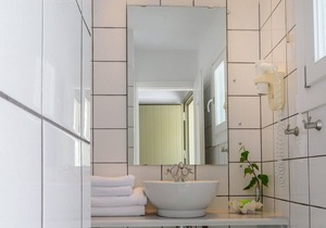 Luxury Skiathos Villa | 1 Bedroom Holiday Suite | Vromolimnos