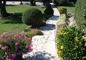 Luxury studio in villa with heated pool, air-conditioning, sleeps 2