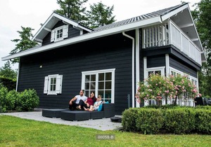 Luxury stand-alone vacation villa for 10 persons located in the forests of Gelderland.