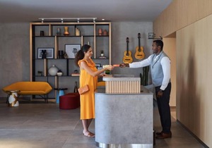 Luxury Studio Apartment Near the Community JVT