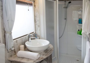 Luxury tent with a bathroom and kitchen, 11 km. from Porec