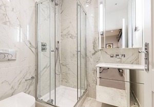Luxury Three Bedroom - Flat 121 (Lower Ground Floor)