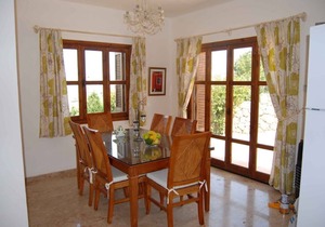 Luxury villa in Kyrenia town, stunning views, private pool.