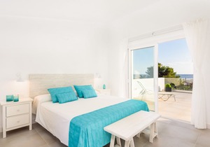 Luxury Villa with private pool and sea views 5 minutes from the beach