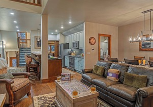 Luxury w/Mountain Views + Ski-in/Ski-out - Pines 75 Townhome