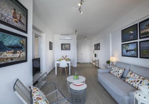 Mackenzie Zoe Seafront Suite