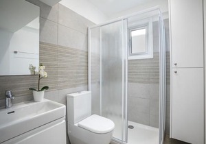 Mackenzie Zoe Seafront Suite