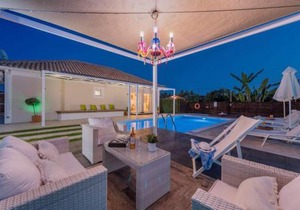 Madini Luxury villa with private heated pool