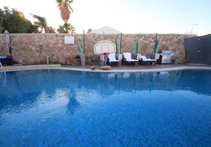 Magnificent 5 * Villa with large swimming pool and soccer field up to 14 adults