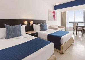Magnificent Junior Suite with a short Walk to Beach in Mazatlan