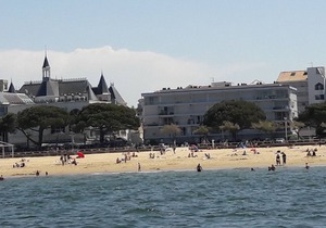 Magnificent views of the Bay, in the center and on the beach ...