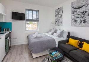 Maida Vale, Notting Hill. Medium Studio