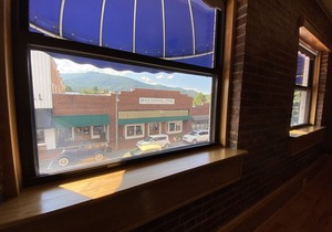 Main Street Retreats 106 - 2 BR Downtown Apt. 106