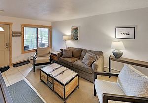 Main Street Suite w/Beautiful View of Tenmile Range, Free WiFi - Walk to Gondola