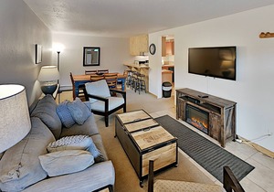 Main Street Suite w/Beautiful View of Tenmile Range, Free WiFi - Walk to Gondola