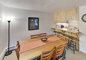 Main Street Suite w/Beautiful View of Tenmile Range, Free WiFi - Walk to Gondola
