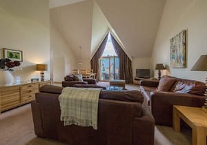 Mains of Taymouth, Kenmore ~ 5* 2 The Gallops - Upstairs property - sleeps 4 guests in 2 bedrooms