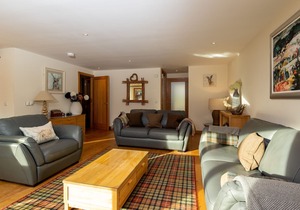 Mains of Taymouth, Kenmore ~ 5* No. 5 The Gallops - Downstairs property - sleeps 4 guests in 2 bedr