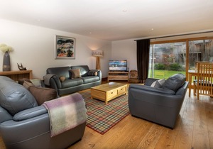 Mains of Taymouth, Kenmore ~ 5* No. 5 The Gallops - Downstairs property - sleeps 4 guests in 2 bedr