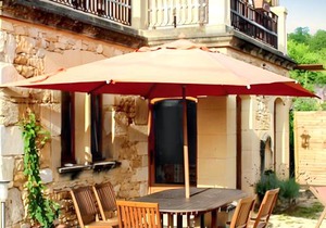 Maison conviviale à Saint-Cybranet avec piscine partagée