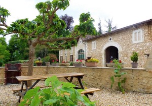 Maison de 2 chambres avec piscine partagee spa et jardin amenage a Saint Front de Pradoux