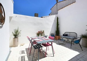 Maison de charme rénovée avec cour au centre du village - Les Portes-en-Ré - FR-1-434-98