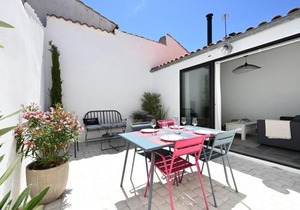 Maison de charme rénovée avec cour au centre du village - Les Portes-en-Ré - FR-1-434-98