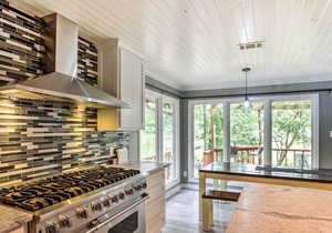 Malakoff Lake House - Deck, Boat Slips, & Fire Pit