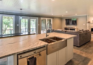 Malakoff Lake House - Deck, Boat Slips, & Fire Pit