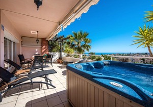 Malibu Mansions Condo 1 by Rafleys