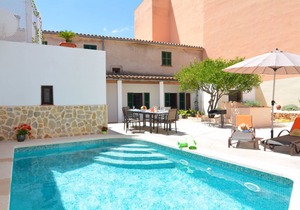 Mallorca Town House with pool beaches 20 mints
