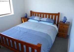 Maloneys Beach House - pet friendly and directly opposite Maloneys beach