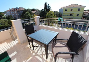 MALVINA #5 One-Bedroom Apartment